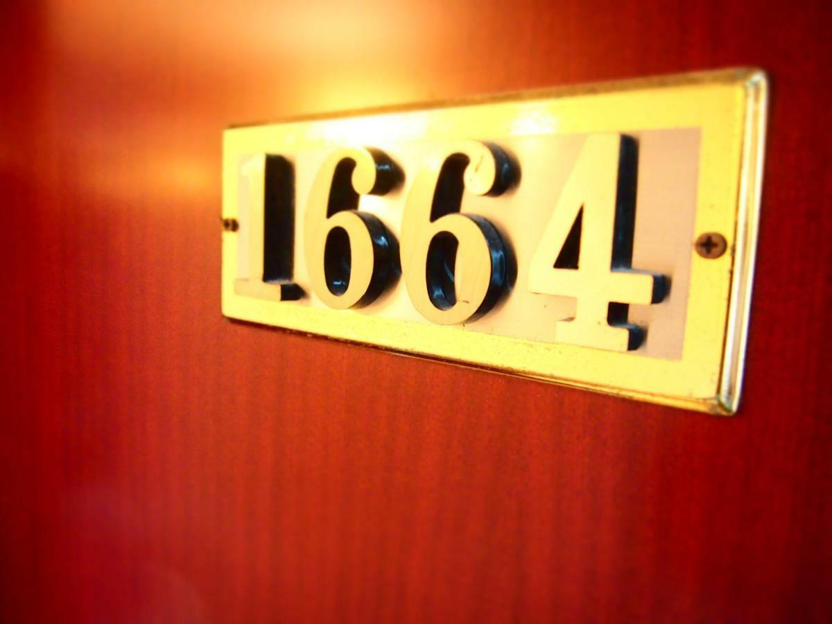 Premium Lounge Hotel Hong Kong Exterior photo